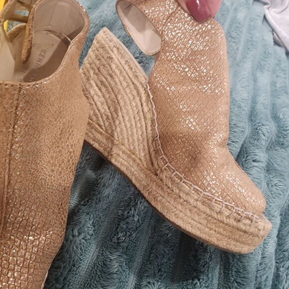 Kenneth Cole Stylish Platform Brown Peep-Toe Sling Back Wedges - Picture 4 of 7